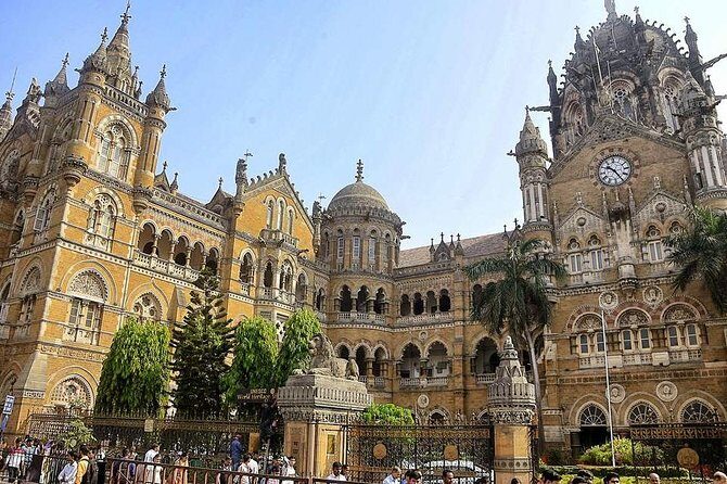 South Mumbai City with Dharavi Slum Tour in Private Vehicle - Chhatrapati Shivaji Maharaj Terminus: More Than a Photo Stop