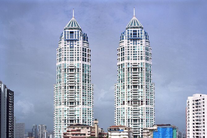 South Mumbai City with Kanheri Cave Tour in Private Vehicle - Marine Drive and Chowpatty Beach: Queen’s Necklace at street-level