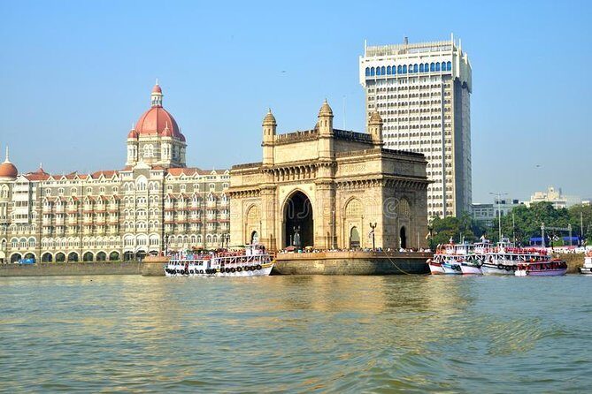 Spiritual & City Highlights: Private Mumbai Temple Tour by AC Car - Route Walkthrough: Waterfront Icons, Rail-Station Wonder, and Heritage Corners