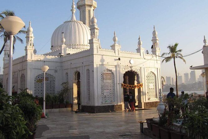 Spiritual & City Highlights: Private Mumbai Temple Tour by AC Car - Temple Time in Mumbai: Mumbadevi, Siddhivinayak, and Babulnath