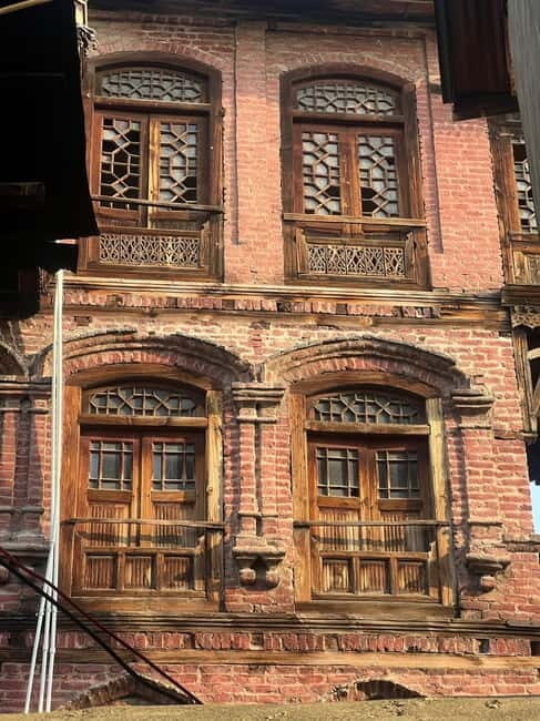 Srinagar Old City Heritage Walking Tour with Kahwa Tea - Kahwa tea: the included break that feels genuinely local