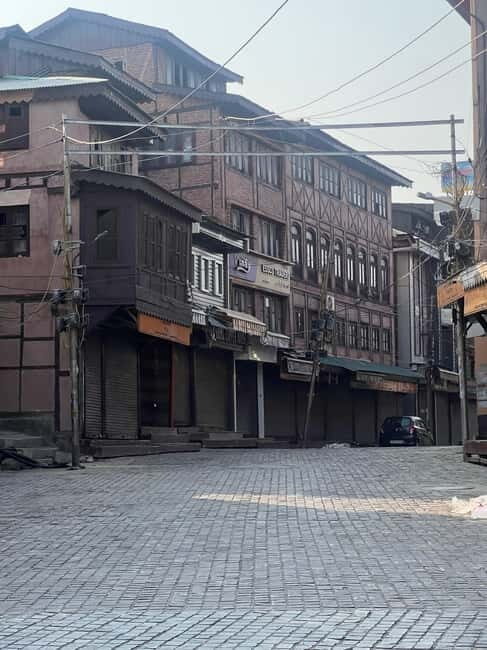 Srinagar Old City Heritage Walking Tour with Kahwa Tea - What the 3 hours feels like in real life