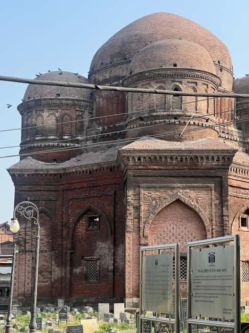 Srinagar Old City Heritage Walking Tour with Kahwa Tea - Who should book this tour (and who should skip it)