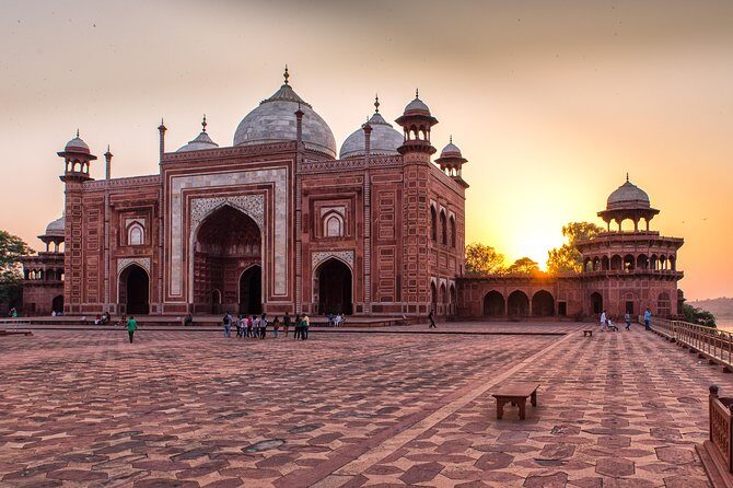 Sunrise Taj Mahal, Agra Fort & Baby Taj Tour from Jaipur by Car - Entering the Taj Mahal early: meeting your guide and timing the light