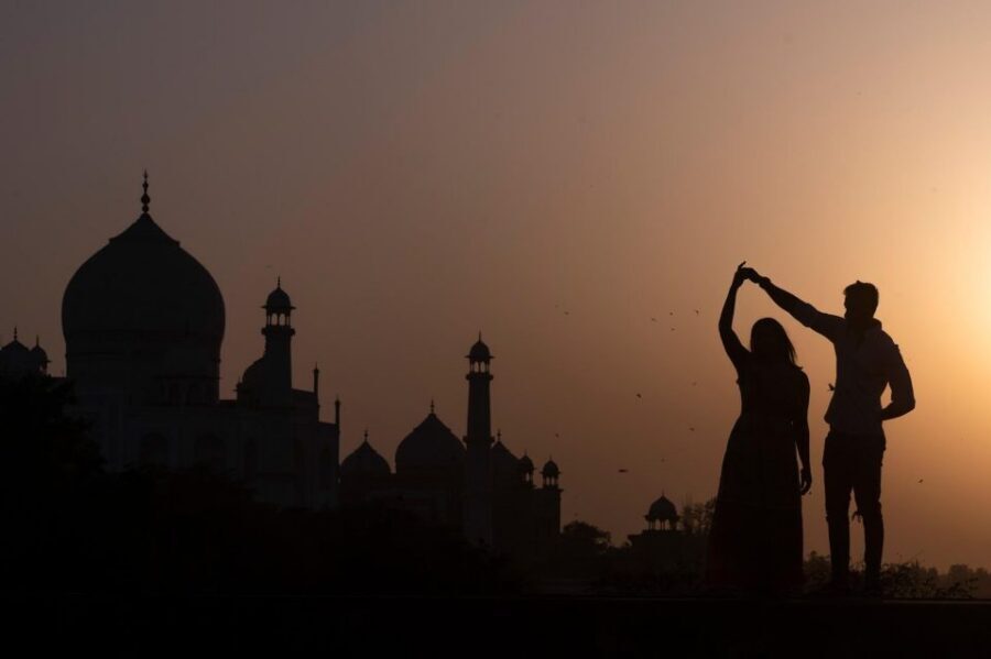 Sunrise Taj Mahal, Agra Fort & Mehtab Bagh Tour by Tuk Tuk - Local art and craft time: a pause that supports real makers