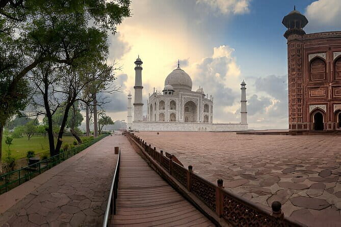Sunrise Taj Mahal And Agra Private Tour From Delhi - Agra Fort in one hour: Mughal power, not just marble