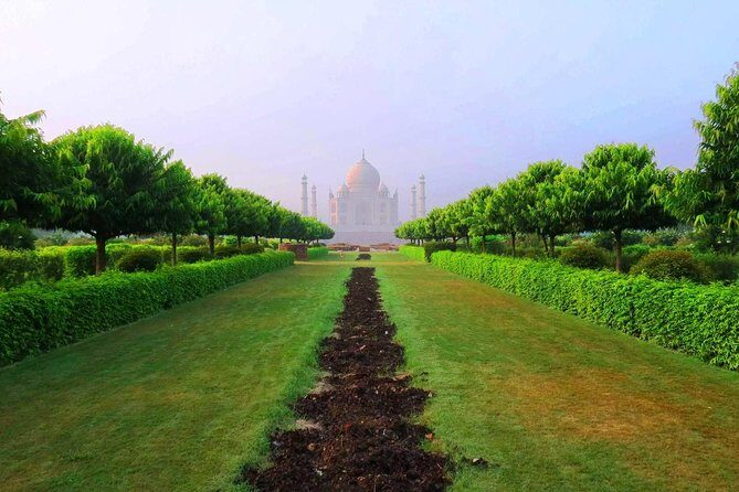 Sunrise Taj Mahal Tour from Delhi with Entrance and Food - Shopping time near the Taj Mahal: how to use the free time well