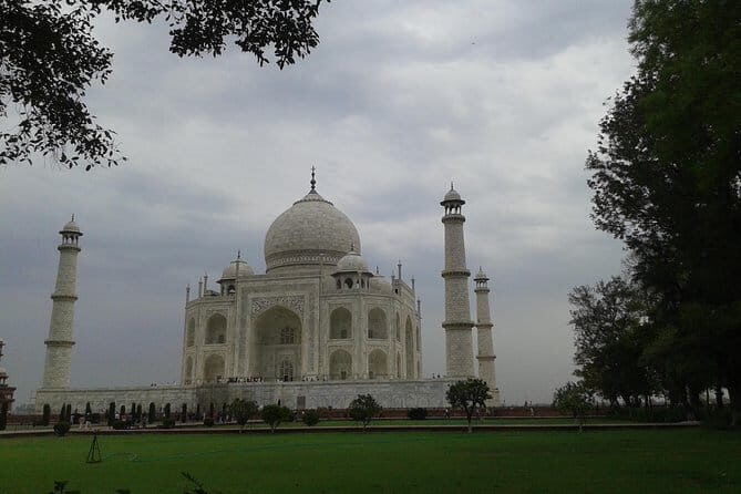 Sunrise tour of Taj Mahal with Guide - Accessibility and who this tour works for best