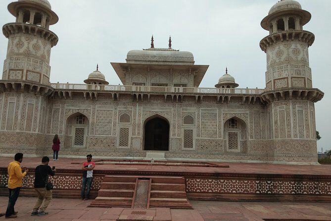 Sunrise TOUR To TAJ MAHAL, AGRA FORT & BABY TAJ from New Delhi.. - Lunch, drinks, and what the all-inclusive option covers