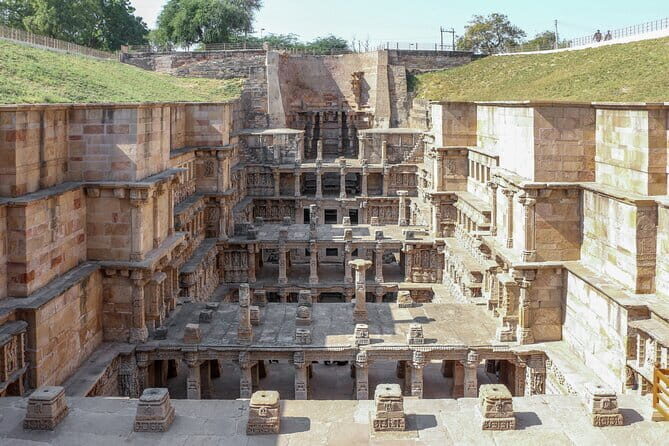Surat to Ahmedabad, Glimpse of Gujarat Tour - Palitana’s 3,950 steps and Junagadh Fort: Jain temples and Ashoka-era clues