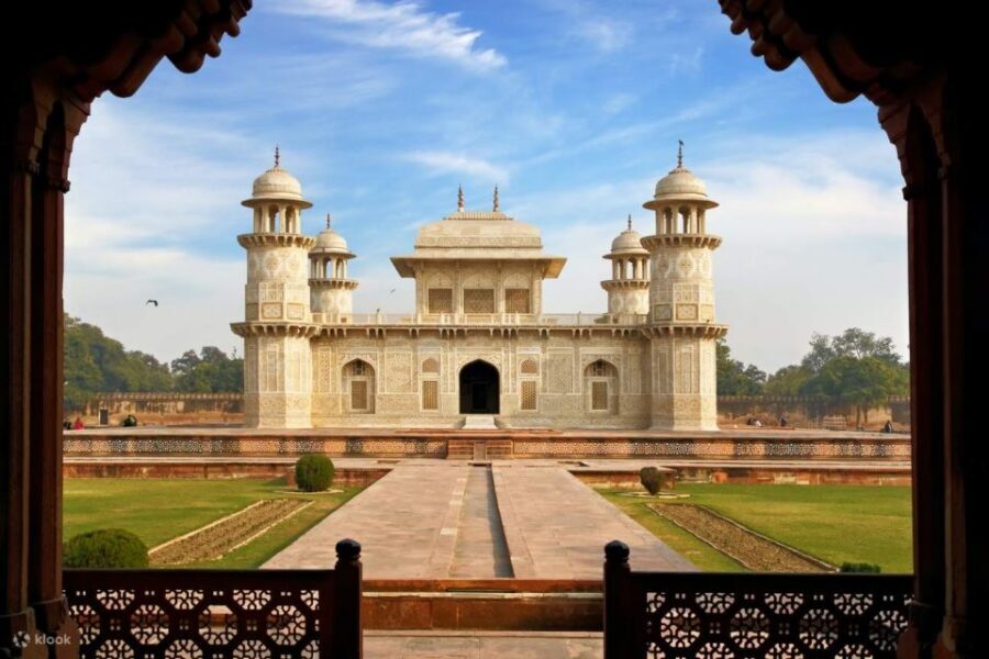 Taj Mahal, Agra Fort Day Tour with Transfers - Taj Mahal with a private guide: what the explanation adds