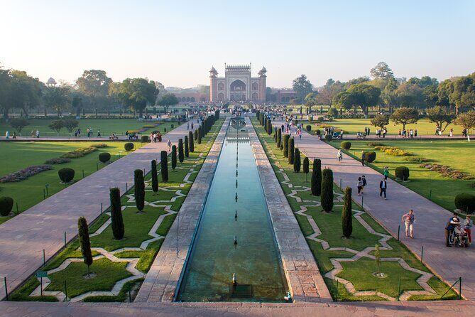 Taj Mahal And Agra Fort Private Day Tour with 5 Star Lunch - Meeting your English guide (and why it’s worth it)