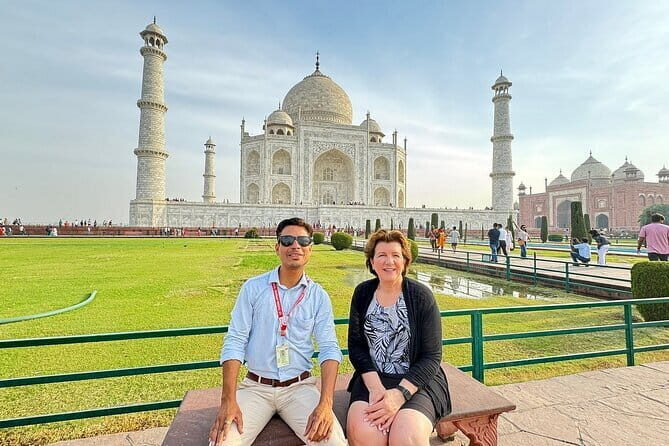 Taj Mahal and Agra fort Private Tour from Delhi - All Inclusive - Lunch or breakfast buffet at the DoubleTree by Hilton area