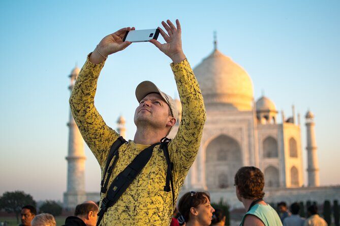 Taj Mahal and Agra Fort Tour From Delhi By Car - Airport pickup in the early hours: what to expect