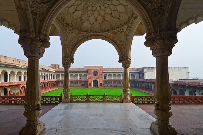 Taj Mahal And Agra Overnight Tour From Delhi By AC Car - Delhi to Agra in an AC Car: The Pace and Comfort