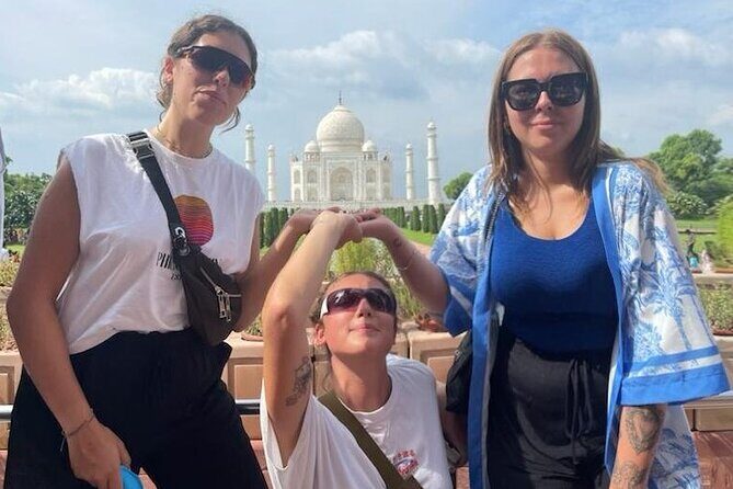 Taj Mahal And Agra Tour From Delhi by Car- Including Lunch - First impressions at Agra: arriving with a local guide’s context