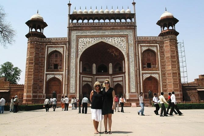 Taj Mahal Day Trip Including Same Day Flights from Mumbai - Same-day Mumbai to Delhi flights: the engine of your day