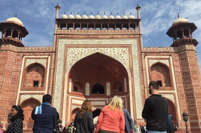Taj Mahal Entrance Ticket - Pickup from your place, with a meet-up tied to ITC Mughal