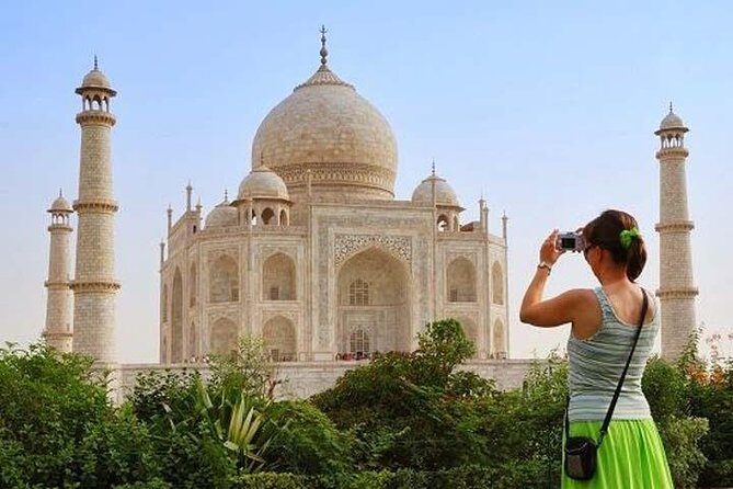 Taj Mahal Private Day Tour by Car with Guide - Lunch at 13:00: a 1-hour buffet break in Agra