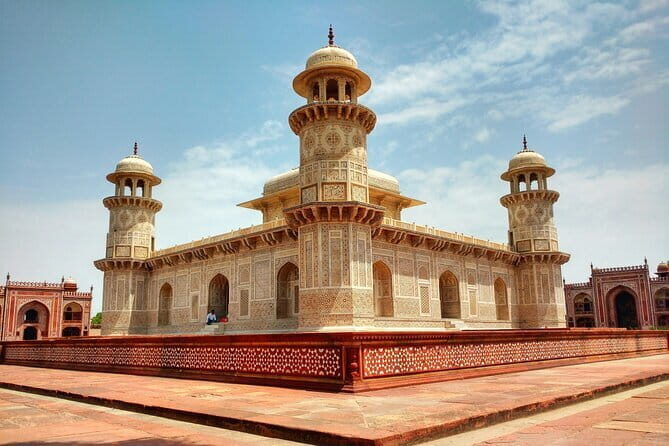 Taj Mahal Private Day Tour From Delhi with Transportation - Getting oriented in Agra: meeting the team near the Taj Mahal