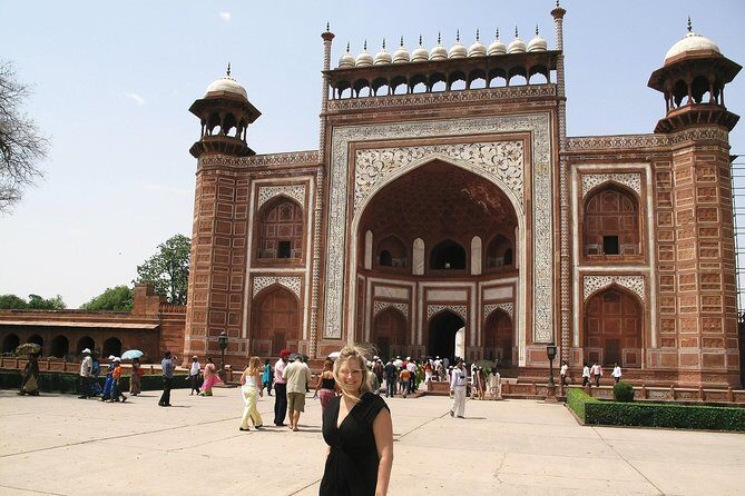 Taj Mahal Private Day Trip Including Same Day Flights from Mumbai - Day 2: flying back to Mumbai without losing the whole day
