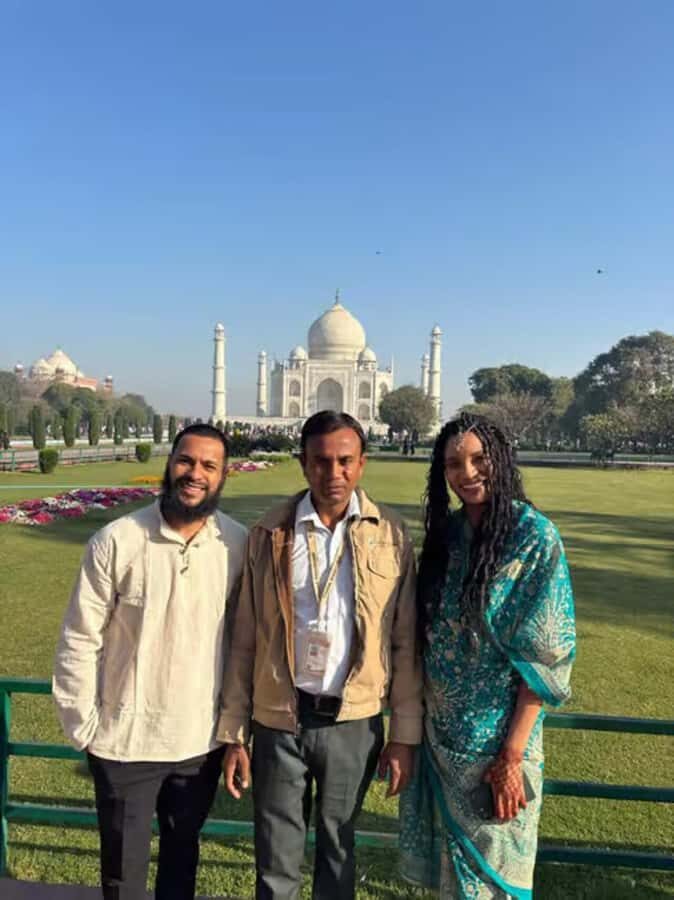 Taj Mahal Professional Photography or Guide Sunrise Tour - Languages and group comfort: will this fit your trip style?