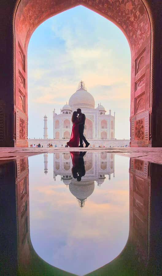 Taj Mahal Professional Photography or Guide Sunrise Tour - Hotel pickup and the optional cloth-shop wardrobe moment