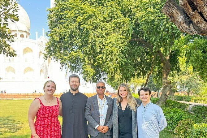 Taj Mahal same day luxurious Tour by Superfast Train from Delhi - The Morning Run: Pickup in Delhi and the Fast Train to Agra