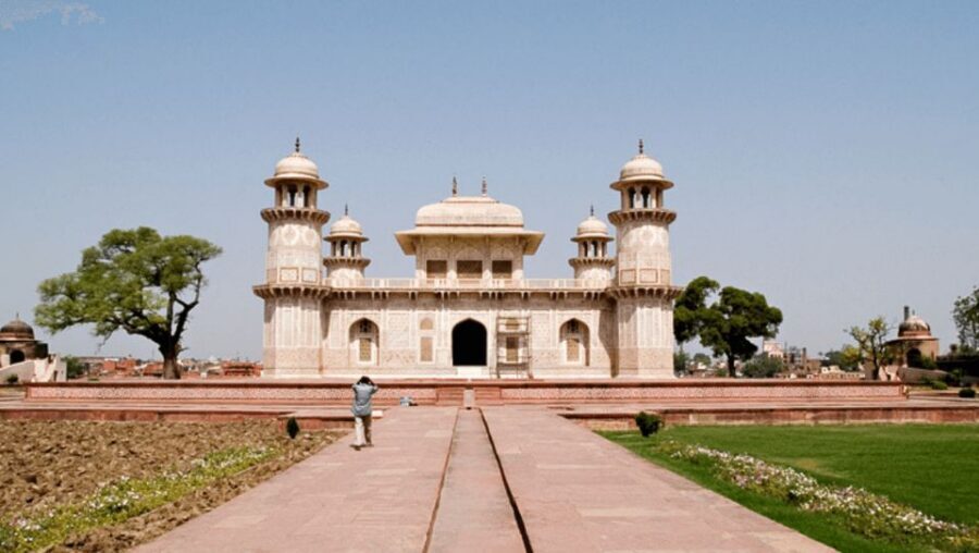 Taj Mahal Sunrise & Agra Fort Tour with Fatehpur Sikri - Fatehpur Sikri after the road: Buland Darwaza and Jama Masjid