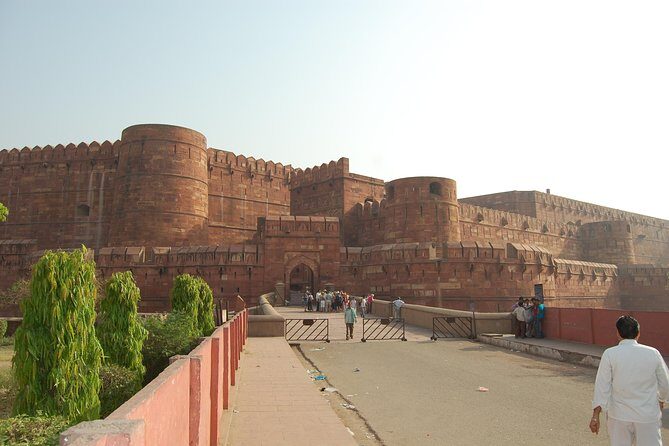 Taj Mahal Sunrise and Agra Overnight Tour from Pune With Flights - Agra Fort: Mughal-era architecture you can actually read
