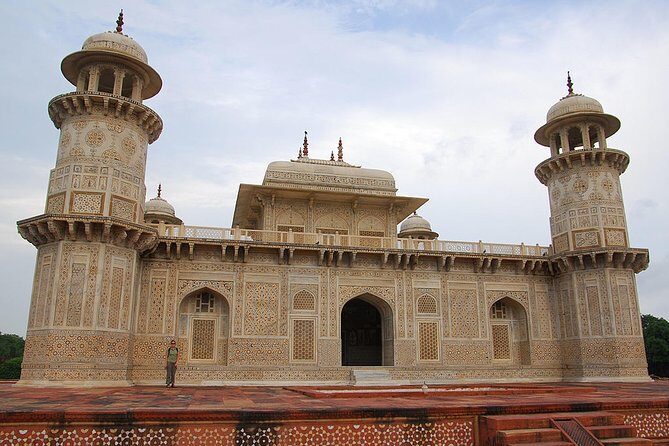 Taj Mahal Sunrise/Sunset Trip by car from Delhi to Delhi - Your Guide and the Mughal Story: More Than Ticket Sightseeing