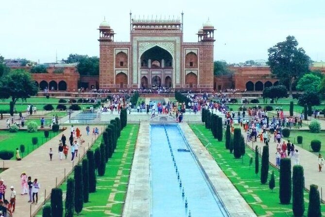 Taj Mahal Sunrise Tour from Delhi with Fort,Baby taj & breakfast - Getting to Agra smoothly with a private AC car and English-speaking driver