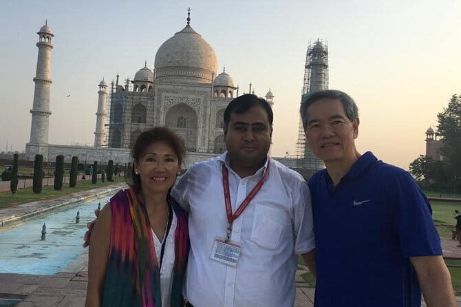 Taj Mahal Sunrise Tour with Agra overnight from Delhi - By Car - Day 1: The A/C Drive to Agra Fort and Itmad-ud-Daula