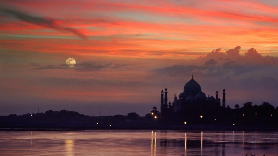 Taj Mahal Sunset Tour By Tuk Tuk with Private Guide - From Parking to the Taj Mahal: Battery Bus Convenience