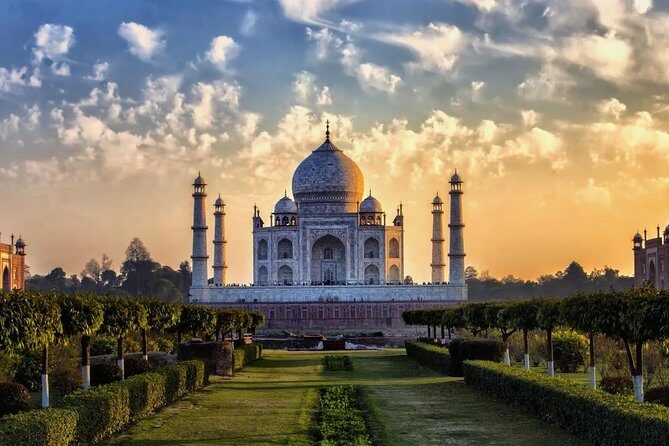 Taj Mahal Tour By Gatimaan express with lunch - Meeting at 6:30 am and catching the 8:10 train