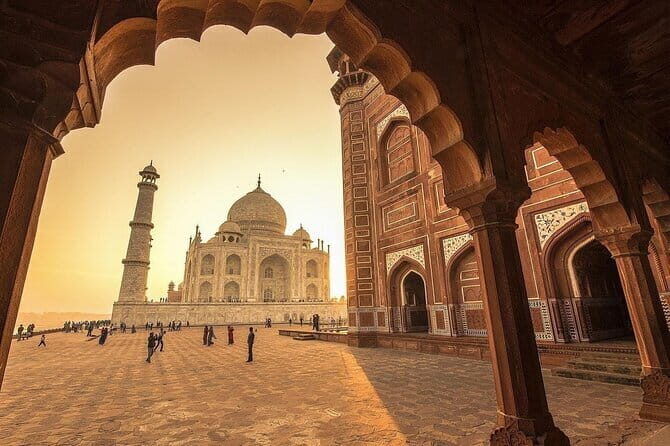 Taj Mahal Tour by Gatiman from Delhi - Agra Fort: the Mughal power base behind the postcard view