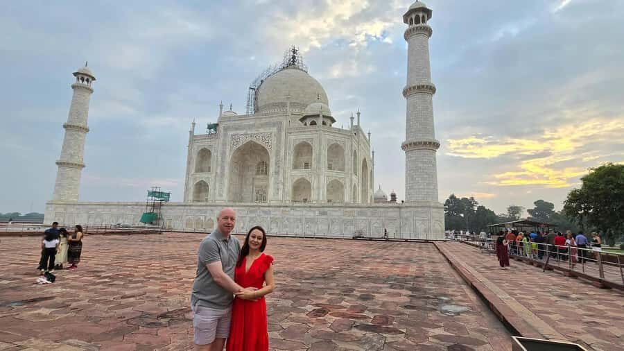 Taj Mahal Tour Fast-Track Entry with Tickets - Meeting Your Guide at the Entrance: Salman and BK Style