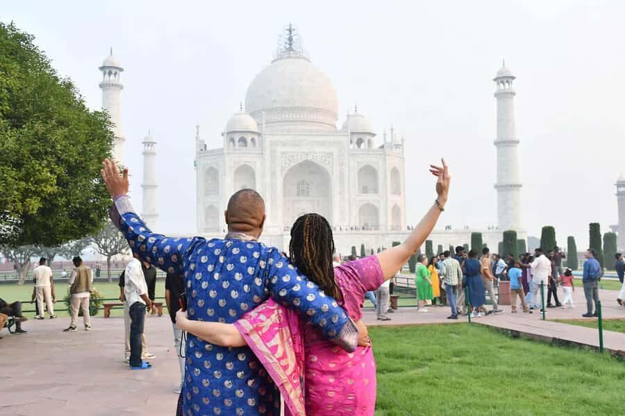 Taj Mahal Tour Fast-Track Entry with Tickets - Hotel Pickup and an Air-Conditioned Car in Agra