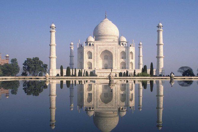 Taj Mahal Tour from Delhi by India's Fastest Train (GATIMAAN EXP) - Stop 4: Lunch at a 5-star hotel in Agra