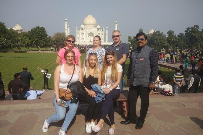 Taj Mahal Tour From Delhi By Luxury Car All Including - Lunch in Agra: built into the schedule for a reason