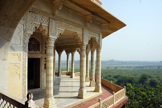 Taj Mahal Tour from Delhi by Superfast Train- Ultimate Experience - 5-star buffet lunch in Agra: a smart reset