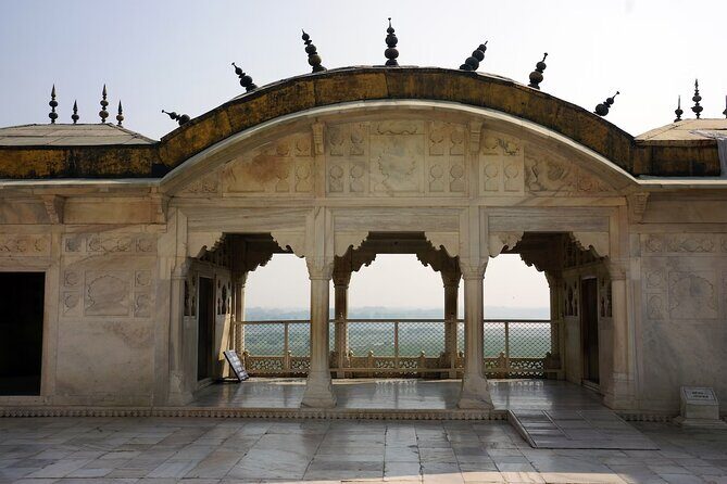 Taj Mahal Tour from Delhi by Superfast Train- Ultimate Experience - Return to Delhi on Gatimaan: dinner on board and a final transfer