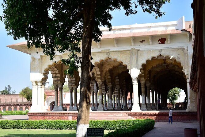 Taj Mahal Tour from Delhi by Superfast Train- Ultimate Experience - Agra Fort: more than a quick photo stop