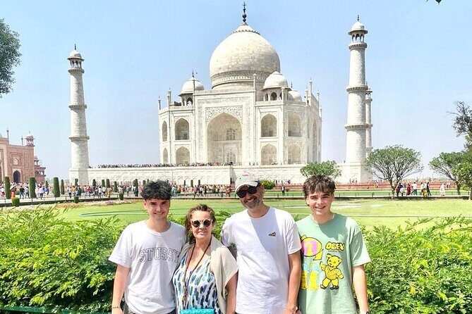 Taj Mahal Tour From Delhi with Lunch-skip the line-All Inclusive - Agra Fort: Mughal strength after the romance