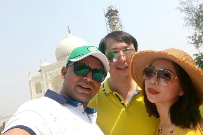 Taj Mahal : Tour Guide + Transport - Agra Fort: Mughal power, told while you walk the walls