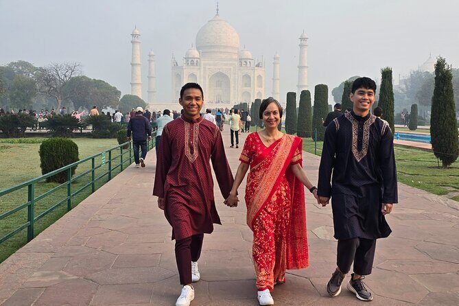 Taj Mahal Tour With Professional Photographer With Rental Saree - The guide and why Riz (Riyaz) matters for photo days