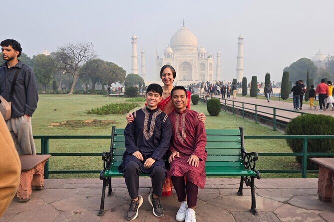Taj Mahal Tour With Professional Photographer With Rental Saree - Price and value: what $6.40 per person really buys