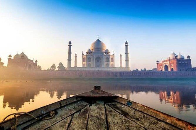 Tajmahal Day Tour From Delhi -by Car and Driver - First stop: entering the Taj Mahal with a guided visit