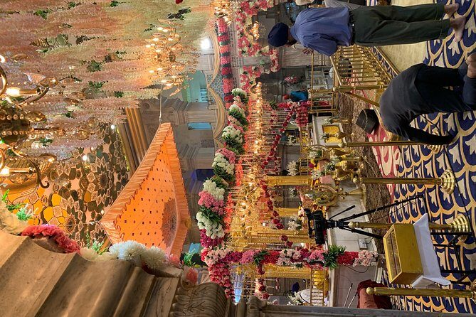 Temple Tour-where you Eat, Learn how to Pray and Love. - Gurudwara Sis Ganj Sahib: Color, Flowers, and a Brutal Turning-Point
