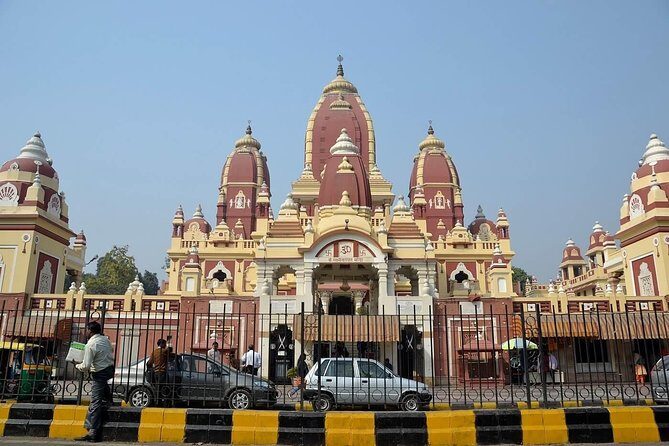 Temple Tour-where you Eat, Learn how to Pray and Love. - Sri Digambar Jain Lal Mandir: Quiet Serenity and the Bird Hospital Twist